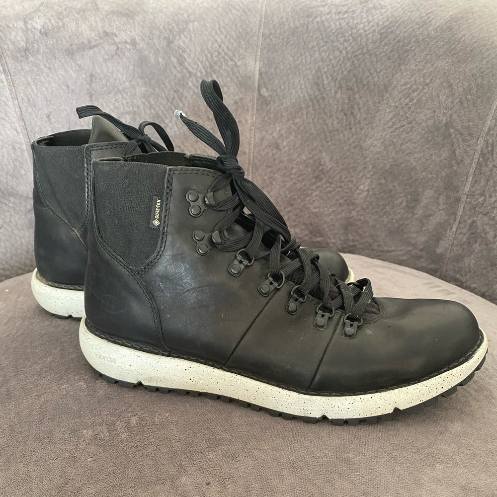 Mens Danner Boot/Shoes